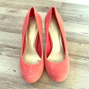Jessica Simpson coral heels 💕
